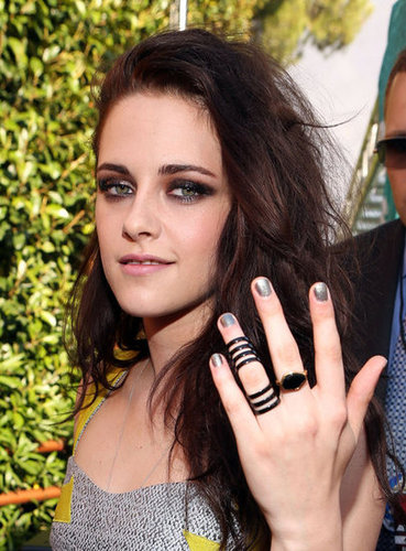 Kristen Stewart showed off her black rings at the MTV Movie Awards.
Kristen Stewart showed off her black rings at the MTV Movie Awards.