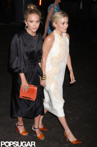 Mary-Kate Olsen and Ashley Olsen arrived at the Fresh Air Fund's Spring Gala in NYC.
Mary-Kate Olsen and Ashley Olsen arrived at the Fresh Air Fund's Spring Gala in NYC.