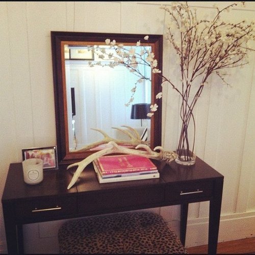 Edgy + Pretty Entry table