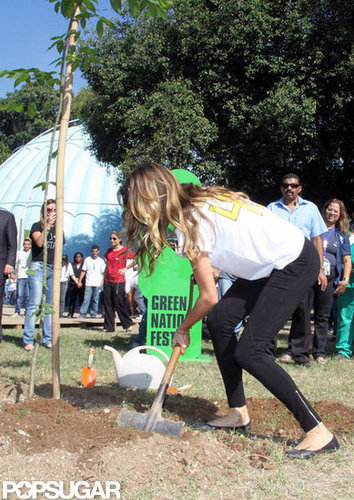 Gisele Bundchen Goes Baggy For Her Environmental Trip to Brazil Gisele Bundchen Goes Baggy For Her Environmental Trip to Brazil