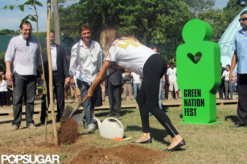 Gisele Bundchen Goes Baggy For Her Environmental Trip to Brazil Gisele Bundchen Goes Baggy For Her Environmental Trip to Brazil