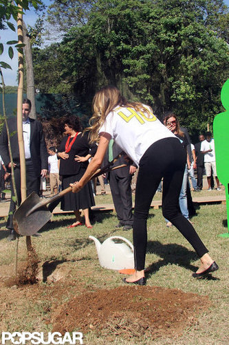Gisele Bundchen Goes Baggy For Her Environmental Trip to Brazil Gisele Bundchen Goes Baggy For Her Environmental Trip to Brazil