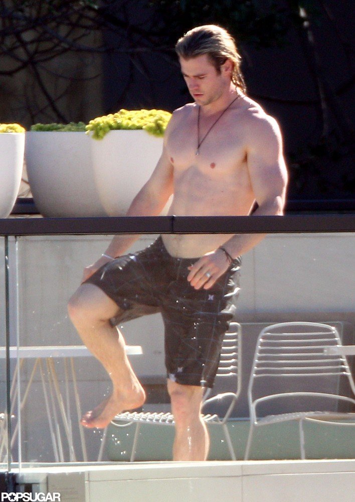 Chris Hemsworth Shows Serious Muscle Shirtless in Sydney Chris Hemsworth Shows Serious Muscle Shirtless in Sydney