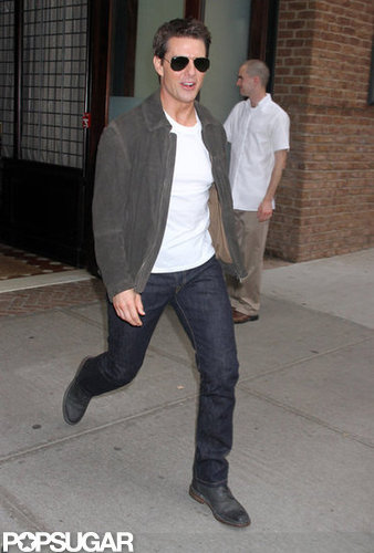 Tom Cruise walked fast to catch up with Suri.
Tom Cruise walked fast to catch up with Suri.