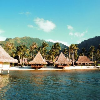 How to Save Money on Honeymoon