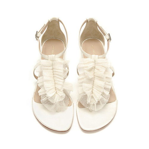 Fab has 15 chic low-heeled shoe options for tall brides who don't want to tower.
Fab has 15 chic low-heeled shoe options for tall brides who don't want to tower.