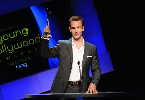 James Van Der Beek raised his trophy up as he thanked the crowd.
James Van Der Beek raised his trophy up as he thanked the crowd.