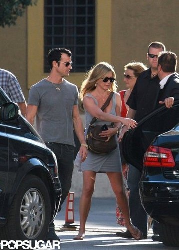 Jennifer Aniston and Justin Theroux Take Their Eurotrip to Rome! Jennifer Aniston and Justin Theroux Take Their Eurotrip to Rome!