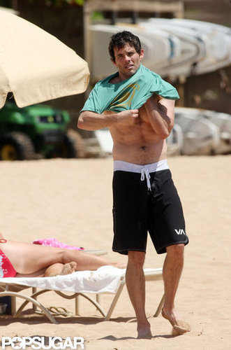 James Marsden showed off his abs on the beach in Hawaii.
James Marsden showed off his abs on the beach in Hawaii.