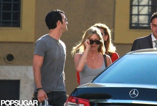 Jennifer Aniston and Justin Theroux Take Their Eurotrip to Rome! Jennifer Aniston and Justin Theroux Take Their Eurotrip to Rome!
