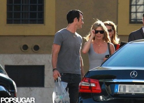 Jennifer Aniston and Justin Theroux Take Their Eurotrip to Rome! Jennifer Aniston and Justin Theroux Take Their Eurotrip to Rome!