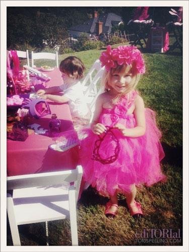 When I asked Stella what was the main thing she wanted at her party, she replied, "Crafting!"
When I asked Stella what was the main thing she wanted at her party, she replied, "Crafting!"