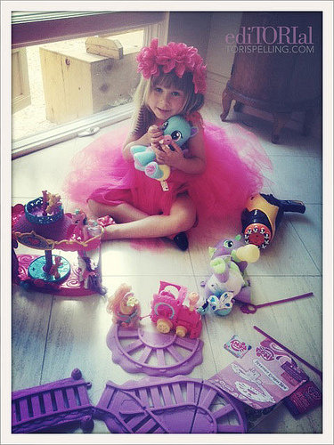Here's the birthday girl with her giftbag!
Here's the birthday girl with her giftbag!