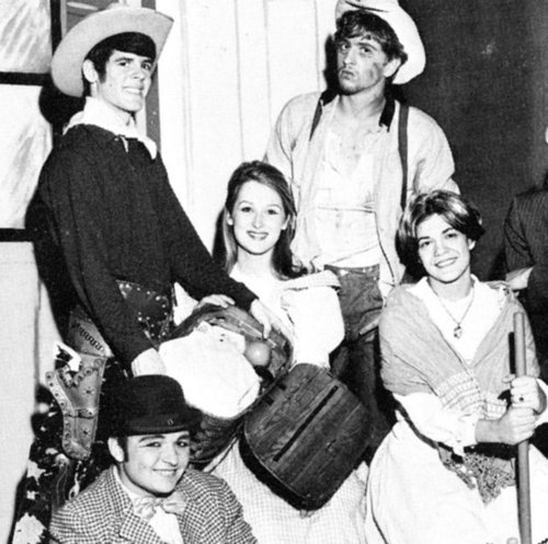 Meryl snapped a pic with her drama buddies.
Source: Seth Poppel/Yearbook Library
Meryl snapped a pic with her drama buddies.
Source: Seth Poppel/Yearbook Library