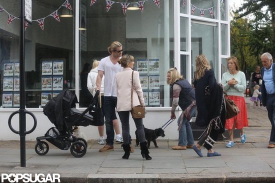 Sienna Miller and Chris Hemsworth bumped into each other in London.
Sienna Miller and Chris Hemsworth bumped into each other in London.