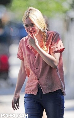 Elizabeth Olsen and Dakota Fanning Report For a Very Good Day at Work Elizabeth Olsen and Dakota Fanning Report For a Very Good Day at Work