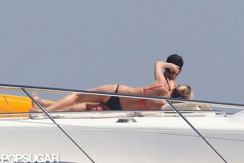 Jennifer Aniston Flaunts Bikini Body and Shows PDA With Shirtless Justin Jennifer Aniston Flaunts Bikini Body and Shows PDA With Shirtless Justin