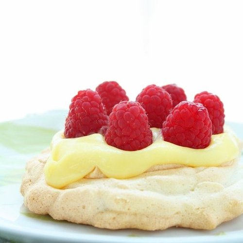 Sugar Free Lemon Curd & Berry Pavlovas