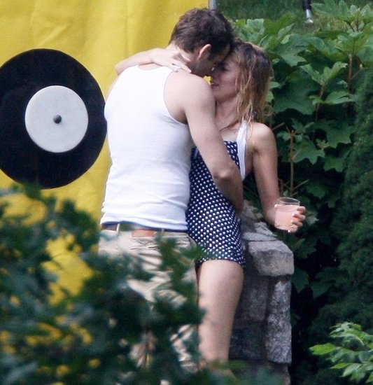 Blake Lively and Ryan Reynolds embraced in a sexy show of PDA during a 04th of July party with Blake's family in New York