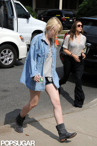Dakota Fanning and Elizabeth Olsen Get to Set With Demi Moore Dakota Fanning and Elizabeth Olsen Get to Set With Demi Moore