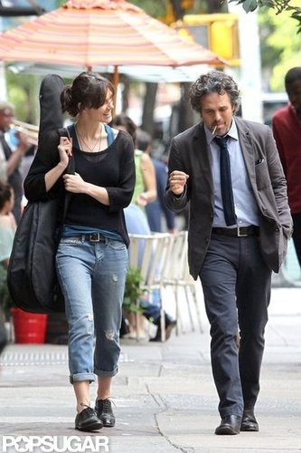 Keira Knightley Gets Down to Work With Mark Ruffalo and Hailee Steinfeld Keira Knightley Gets Down to Work With Mark Ruffalo and Hailee Steinfeld