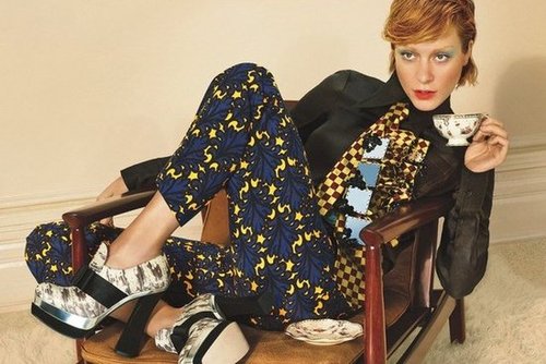Chloe Sevigny is the newest face of Miu Miu, wearing the brand's quirky prints effortlessly.
Chloe Sevigny is the newest face of Miu Miu, wearing the brand's quirky prints effortlessly.