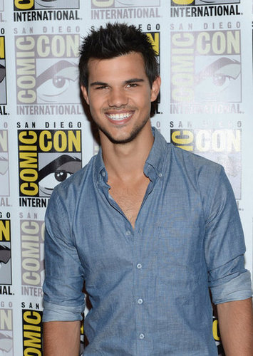 Taylor Lautner went to Comic-Con.
Taylor Lautner went to Comic-Con.
