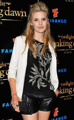 Maggie Grace sported a white blazer at the Breaking Dawn Part 2 party at Comic-Con.
Maggie Grace sported a white blazer at the Breaking Dawn Part 2 party at Comic-Con.