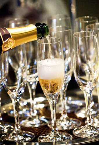 Champagne All Night
Photo by Andrew Weeks Photography via Style Me Pretty
Champagne All Night
Photo by Andrew Weeks Photography via Style Me Pretty