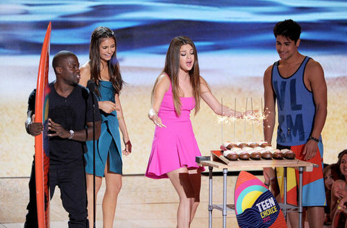 Robert, Kristen, and Selena's Birthday: Teen Choice Awards Highlights! Robert, Kristen, and Selena's Birthday: Teen Choice Awards Highlights!