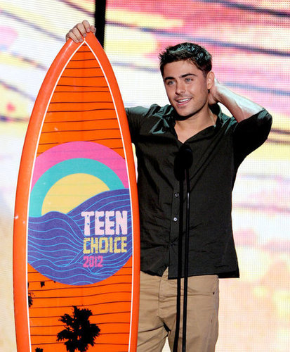 Robert, Kristen, and Selena's Birthday: Teen Choice Awards Highlights! Robert, Kristen, and Selena's Birthday: Teen Choice Awards Highlights!