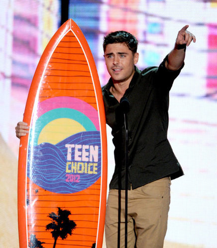 Robert, Kristen, and Selena's Birthday: Teen Choice Awards Highlights! Robert, Kristen, and Selena's Birthday: Teen Choice Awards Highlights!