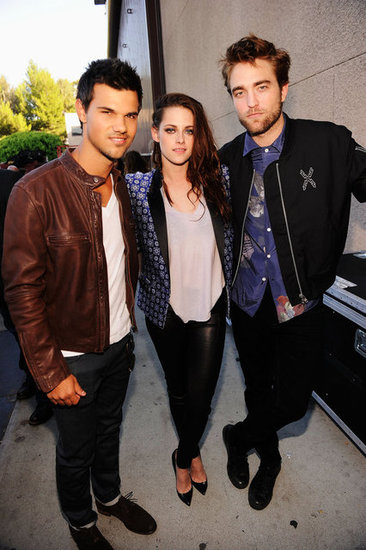 Robert, Kristen, and Taylor Get Boards For Twilight at the TCAs Robert, Kristen, and Taylor Get Boards For Twilight at the TCAs