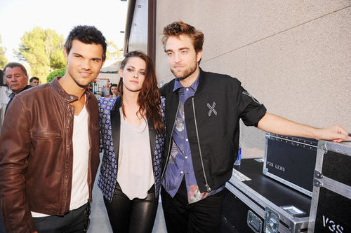 Robert, Kristen, and Selena's Birthday: Teen Choice Awards Highlights! Robert, Kristen, and Selena's Birthday: Teen Choice Awards Highlights!