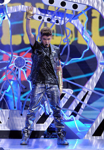 Robert, Kristen, and Selena's Birthday: Teen Choice Awards Highlights! Robert, Kristen, and Selena's Birthday: Teen Choice Awards Highlights!