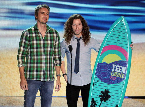 Robert, Kristen, and Selena's Birthday: Teen Choice Awards Highlights! Robert, Kristen, and Selena's Birthday: Teen Choice Awards Highlights!
