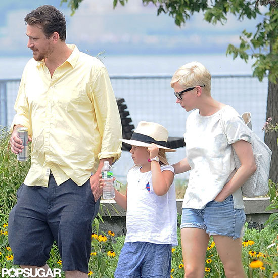 Jason Segel, Michelle Williams, and Matilda Ledger went for a walk.
Jason Segel, Michelle Williams, and Matilda Ledger went for a walk.