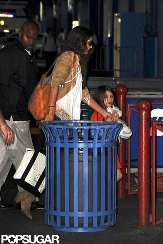 Katie Holmes and her daughter Suri Cruise had a late night.
Katie Holmes and her daughter Suri Cruise had a late night.