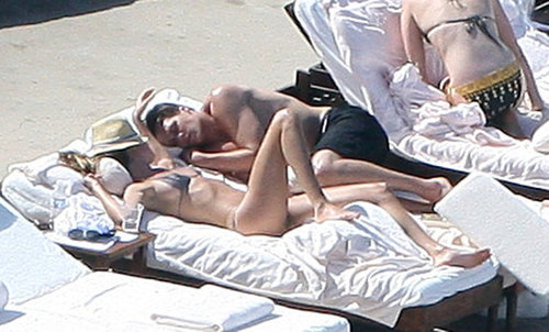 Gisele Bündchen and Tom Brady relaxed poolside in Mexico in January 2009.
Gisele Bündchen and Tom Brady relaxed poolside in Mexico in January 2009.