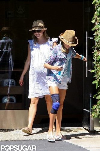 Reese Witherspoon took Ava to get her nails done.
Reese Witherspoon took Ava to get her nails done.