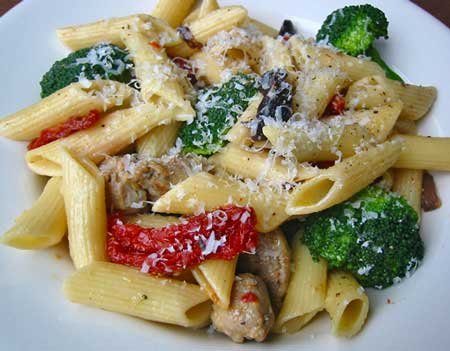 Pasta With Caramelized Garlic, Sausage, and Broccoli Pasta With Caramelized Garlic, Sausage, and Broccoli