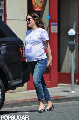 A Very Pregnant Drew Barrymore and Husband Will Share a Laugh in LA A Very Pregnant Drew Barrymore and Husband Will Share a Laugh in LA