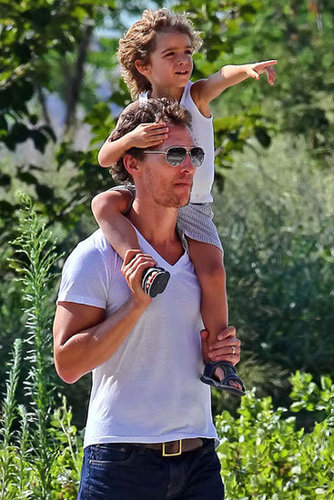  Victoria's Secret Model Alessandra Ambrosio Flaunts Slim Post