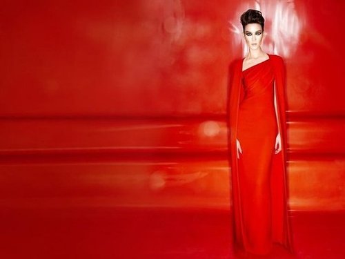 We loved Gwyneth Paltrow's white Tom Ford dress when she wore it to the Oscars earlier this year. So we're pretty sure this version, in bright red, is going to be a showstopper too.
We loved Gwyneth Paltrow's white Tom Ford dress when she wore it to the Oscars earlier this year. So we're pretty sure this version, in bright red, is going to be a showstopper too.