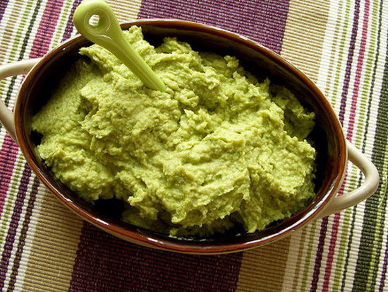 Vegan Broccoli "Cheeze" Hummus Vegan Broccoli "Cheeze" Hummus
