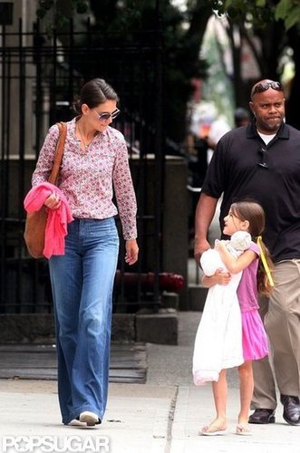 Katie Holmes and Suri Cruise got bagels.
Katie Holmes and Suri Cruise got bagels.