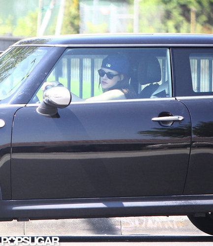 Kristen Stewart wore a baseball hat.
Kristen Stewart wore a baseball hat.