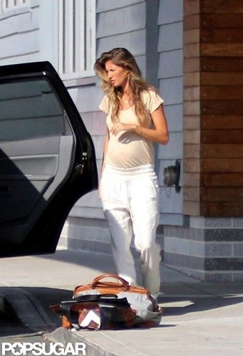 Pregnant Gisele Bundchen Packs Up With Jack and Ben Pregnant Gisele Bundchen Packs Up With Jack and Ben