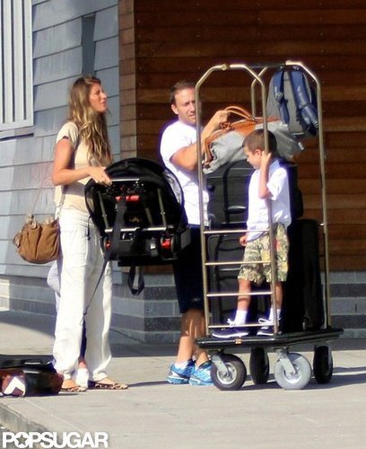 Gisele Bundchen carried a car seat.
Gisele Bundchen carried a car seat.
