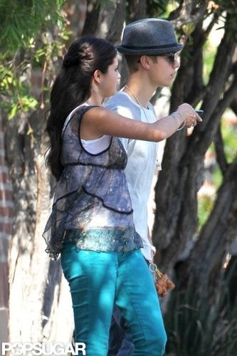 Justin Bieber and Selena Gomez took a walk together on the set of her new movie.
Justin Bieber and Selena Gomez took a walk together on the set of her new movie.
